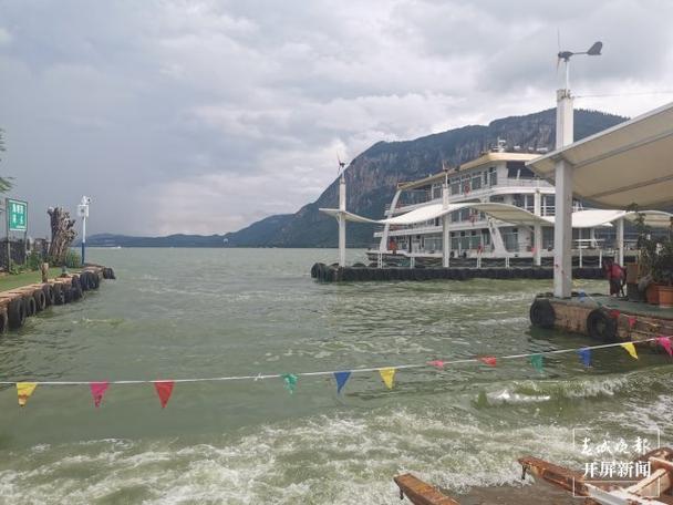 云南滇池现鱼跳龙门,滇池跳水